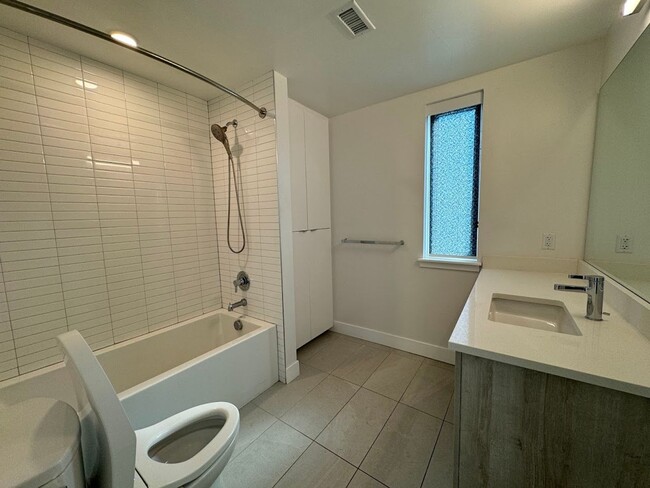 Building Photo - Modern 1BD 1 BA Condo in Boulder - Availab...