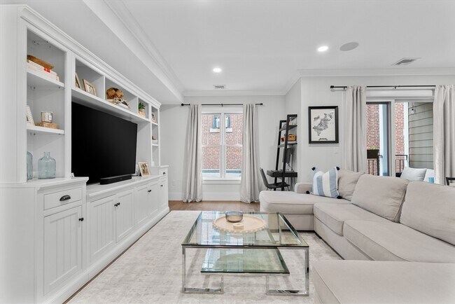 Building Photo - 10-14-14 Sydney St