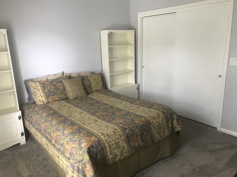 Bedroom 2 - 22 Williamsburg Cir