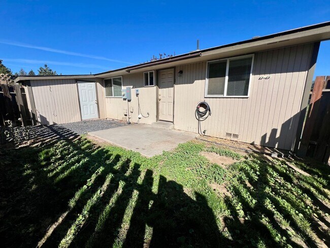 Building Photo - d1317