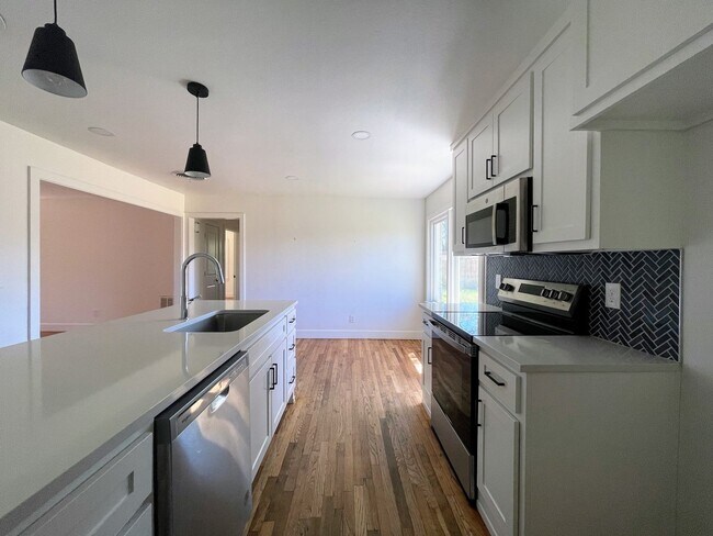 Building Photo - 207 N 17th St
