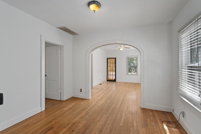 Building Photo - 1500 Newning Ave