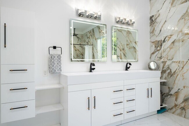 Building Photo - 74775 Del Coronado Dr