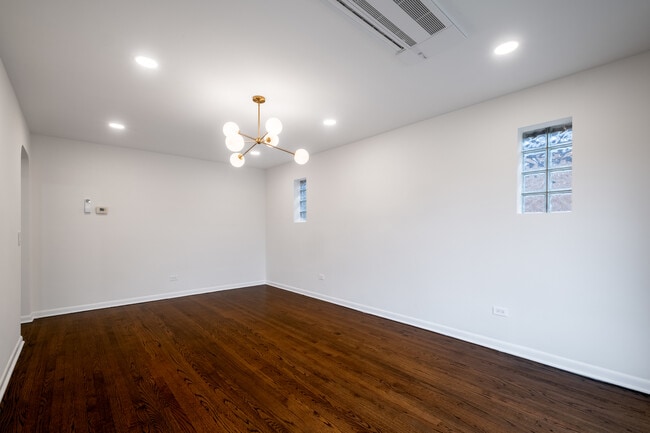 Building Photo - 5224 N Cicero Ave