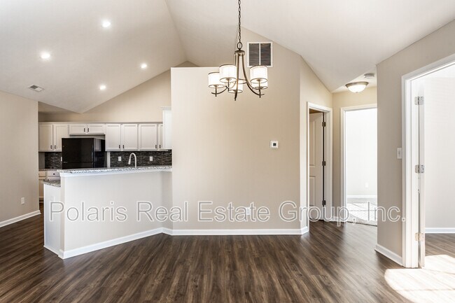 Building Photo - 7910 King Post Dr