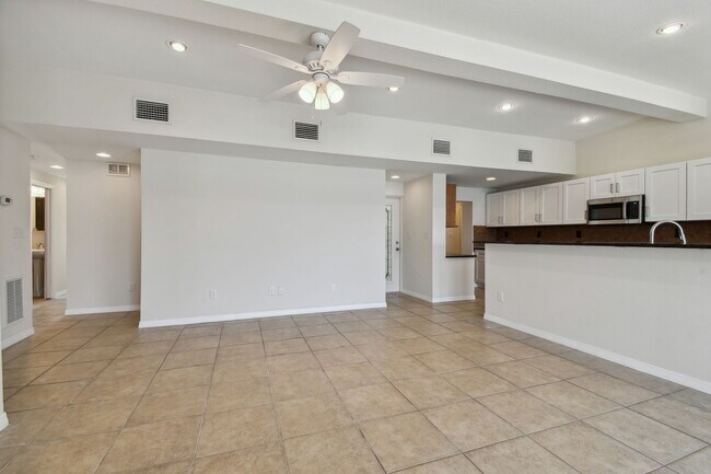 Building Photo - 345 Capri Blvd