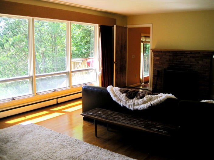 Living room with doorway into office/family room - 112 Turkey Hill Rd