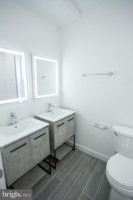 Building Photo - 3945 Lancaster Ave