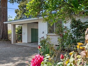 Building Photo - Charming 4-Bedroom Family Home in Healdsbu...