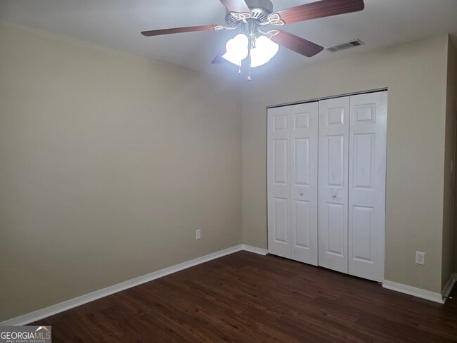 Building Photo - 403 Savannah Ave