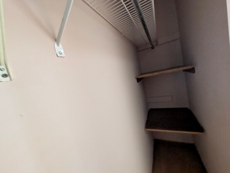 Building Photo - 2163 Hedgerow Rd