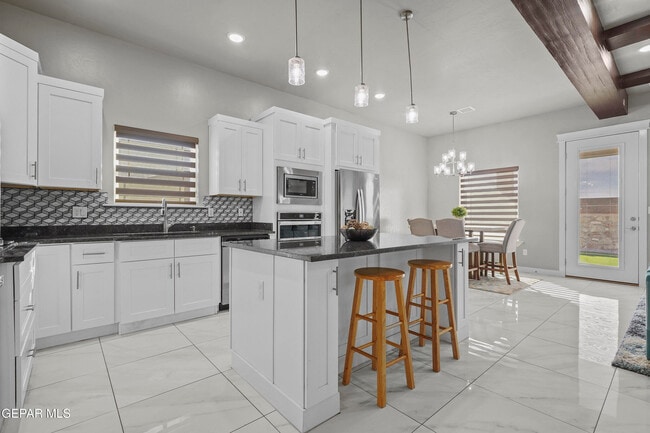 Building Photo - 2801 Tierra Garden Dr