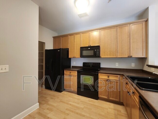 Building Photo - 8441 Callabee Way