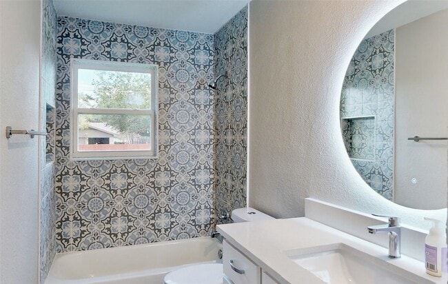 Building Photo - 1404 Meadowcrest Dr