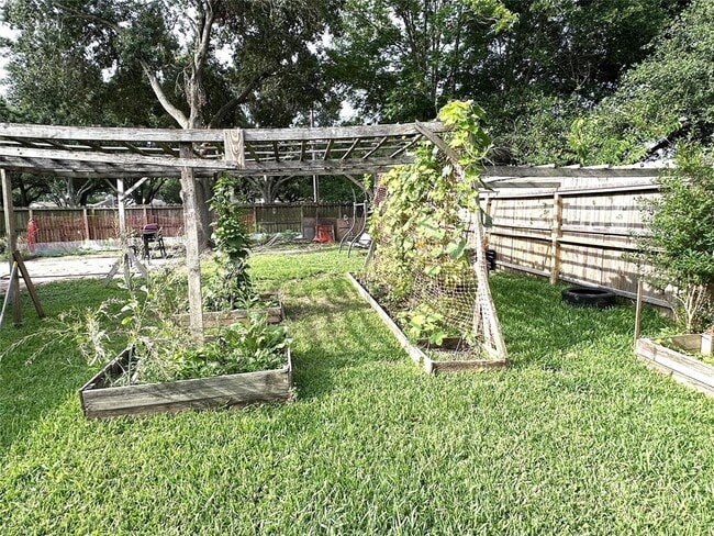 Building Photo - 6914 La Violetta Dr