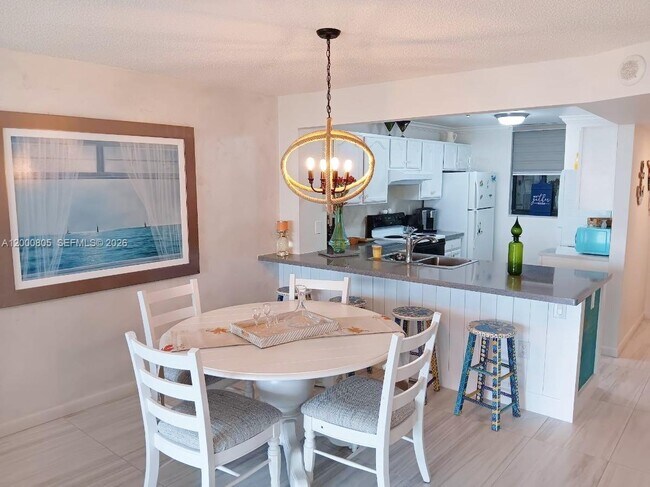 Building Photo - 9900 S Ocean Dr