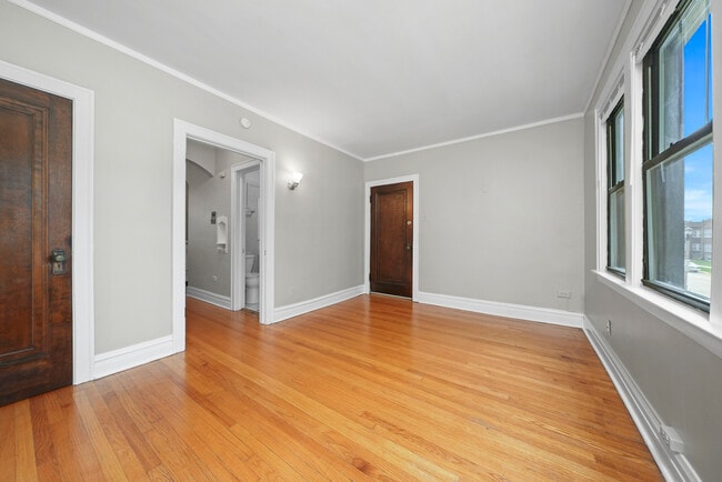 Building Photo - 1939 Grove Ave