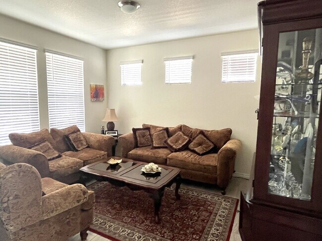 Building Photo - Wonderful 4 Bedroom/2 Bathroom with a Loft and Study in Whispering Pines!