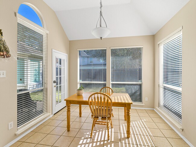 Building Photo - 3319 Shadowbark Dr