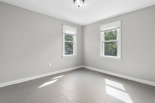 Building Photo - 2801-2803-2803 Vanderberg Ave