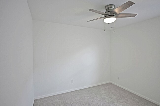 Building Photo - 2412 Shady Grv