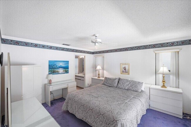 Building Photo - 901 Sandy Oaks Dr