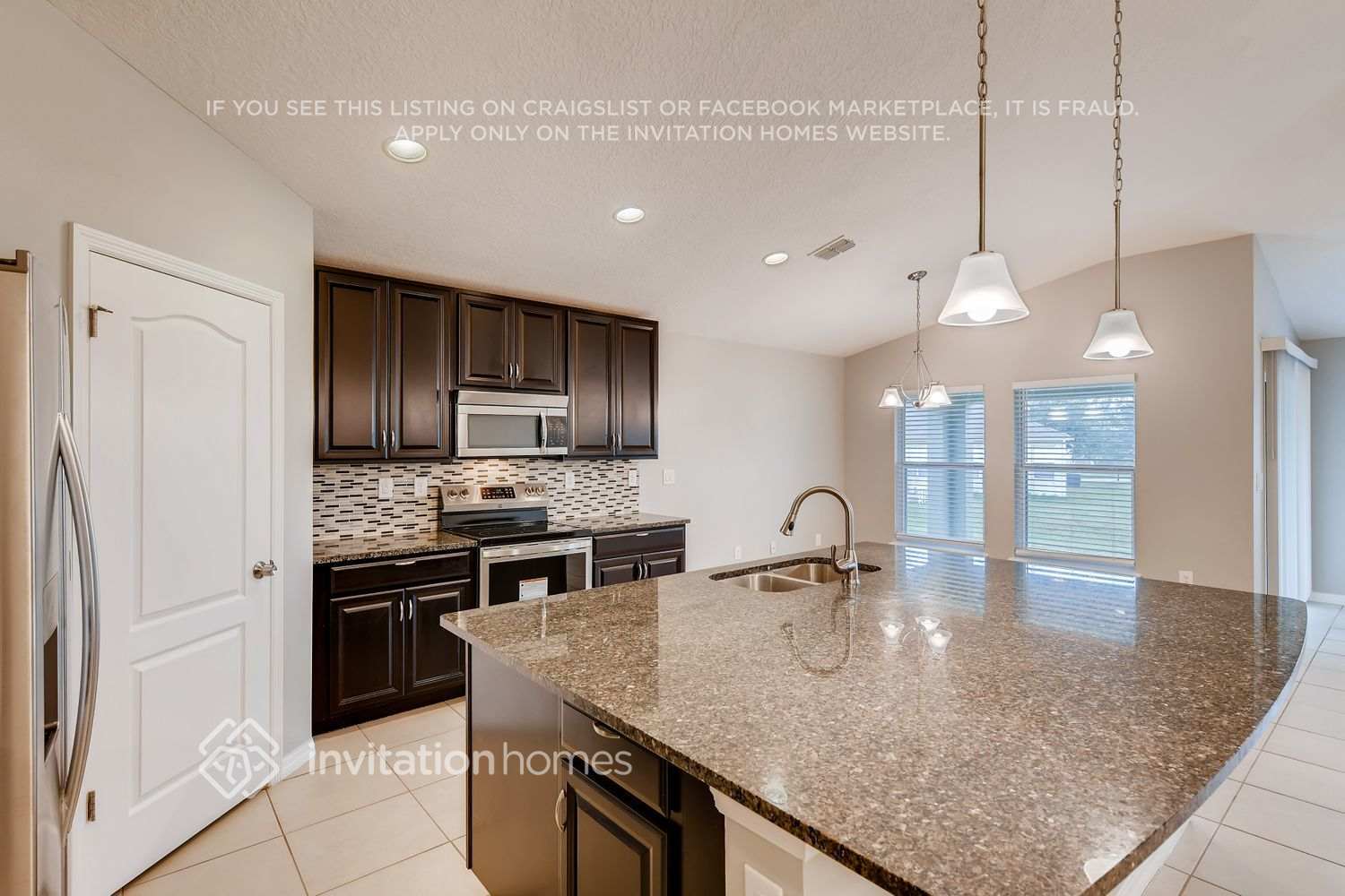 Building Photo - 2701 Dolfino Ct