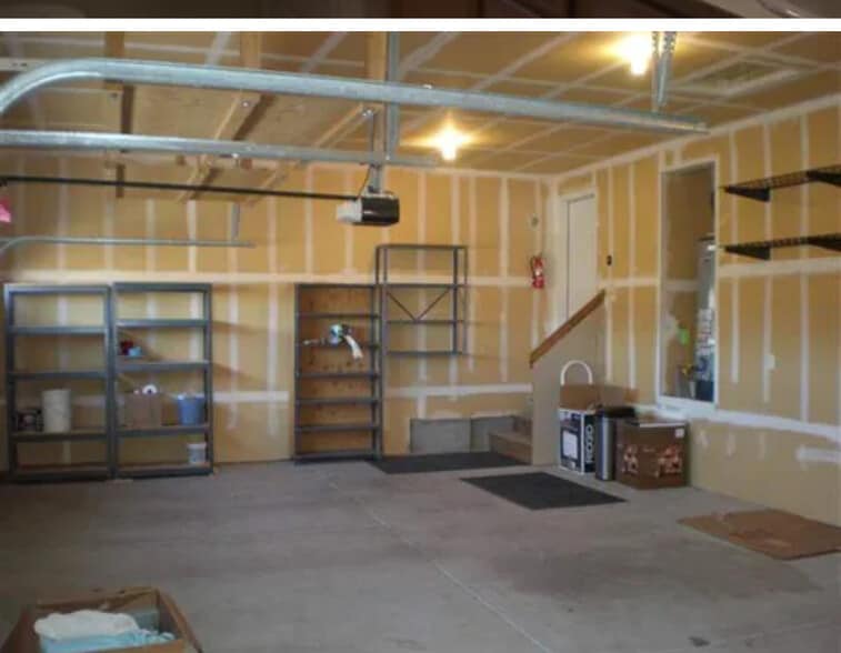 Garage - 420 S Penn Pl
