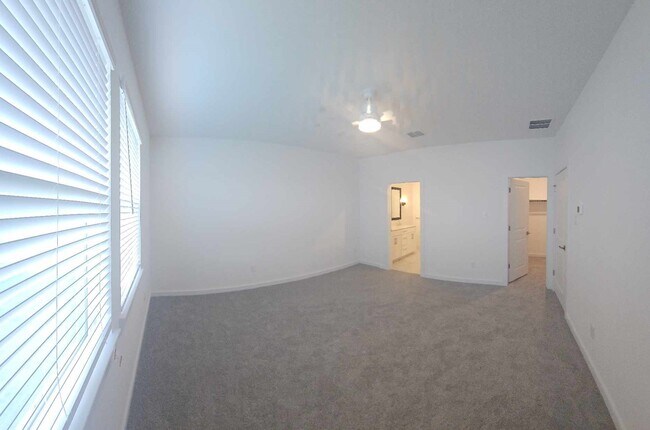 Building Photo - 8442 Bay Oaks Dr