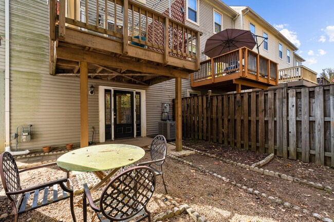 Building Photo - 7417 Wilma Ln