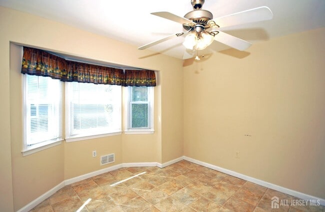 Building Photo - 21 Rosewood Ct