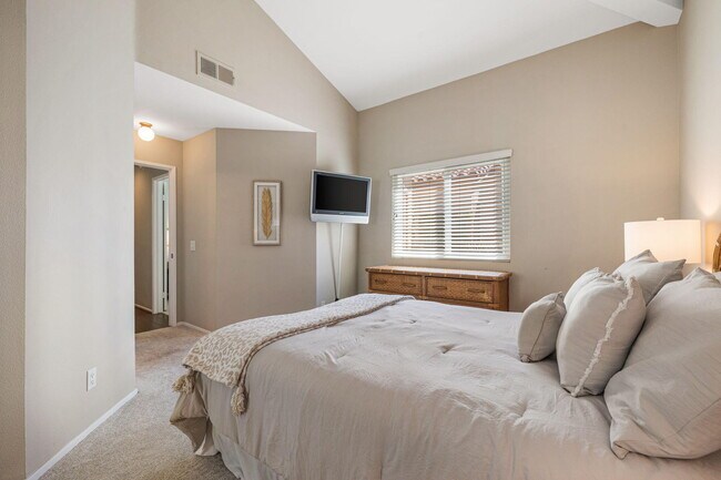 Building Photo - 78179 Crimson Ct