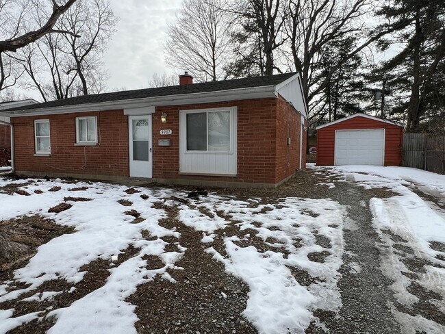 Building Photo - Far Eastside 3 Bedroom 1 Bath