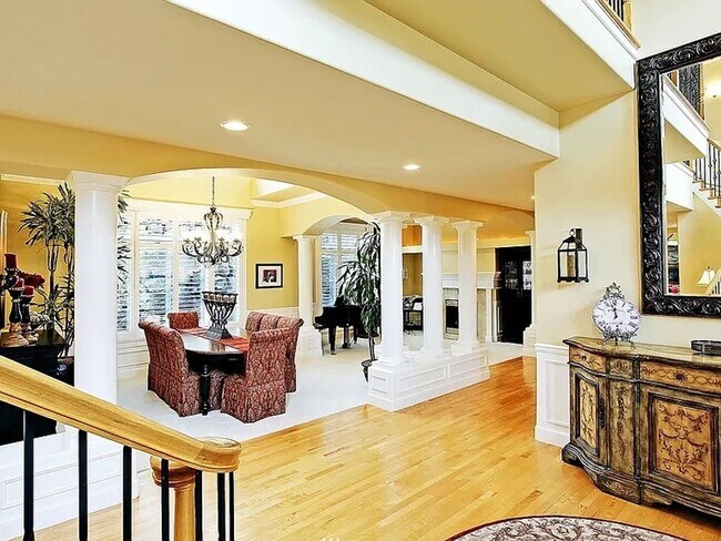 Building Photo - Spacious Sammamish Retreat | 4,184 SF Home on a Peaceful Cul-de-Sac