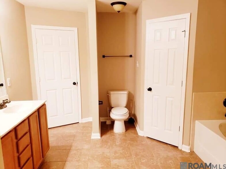 Building Photo - 14364 Summerset Dr