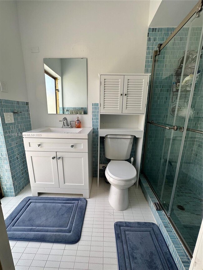 Building Photo - 3 bedroom in Hollywood FL 33021