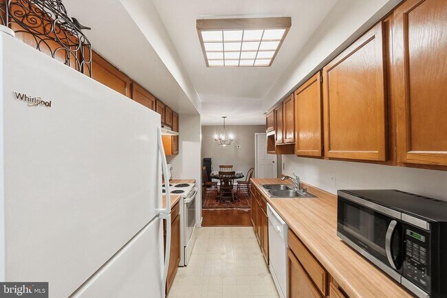 Building Photo - 6204 Redins Dr