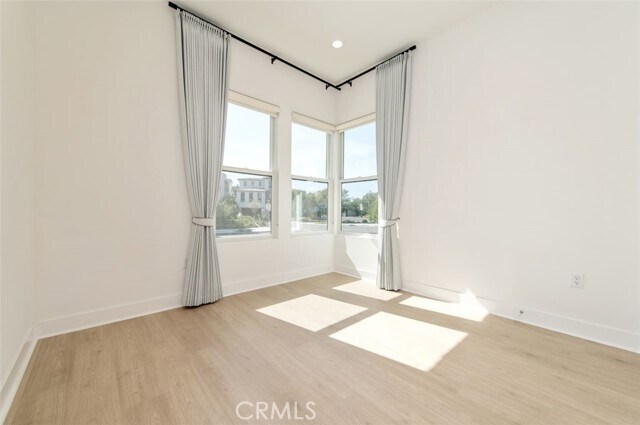 Building Photo - 228 Stage