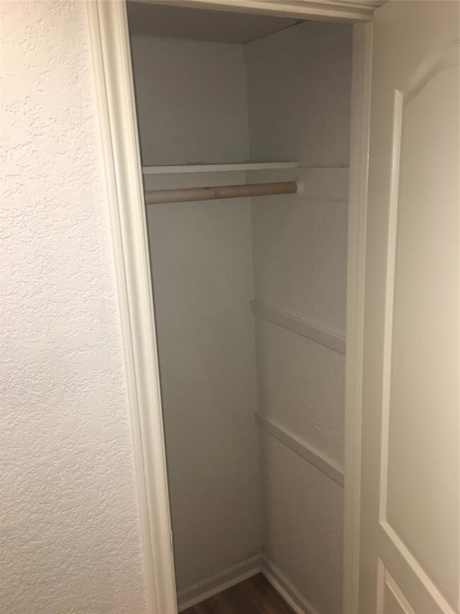 Building Photo - 6804 Suena Dr