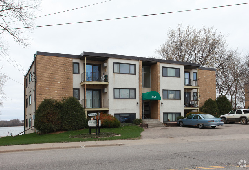 Building Photo - Langdon Lake Apartments