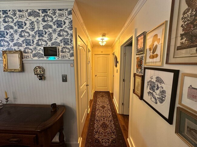 Building Photo - 3 BED | 2 BATH | GATED BACKYARD | TWO CAR DRIVEWAY | DAFFIN PARK