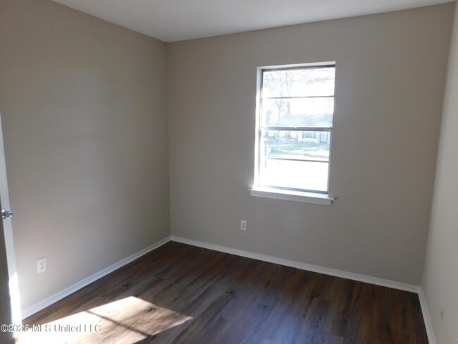 Building Photo - 1926 Dorchester Dr