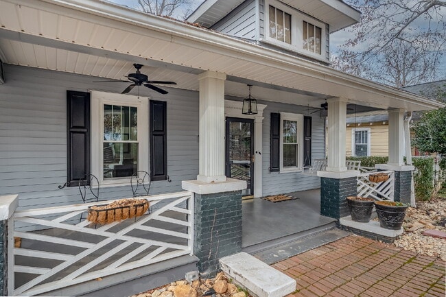 Building Photo - Beautiful 3-Bedroom, 2-Bath Bungalow with ...