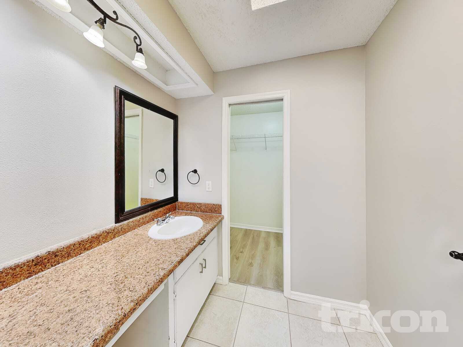 Building Photo - 13415 Twin Lake Ave