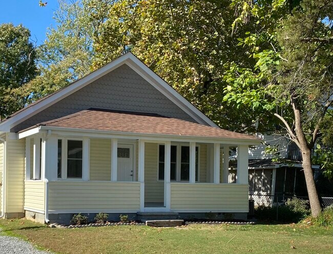 Building Photo - 405 Lossing Ave