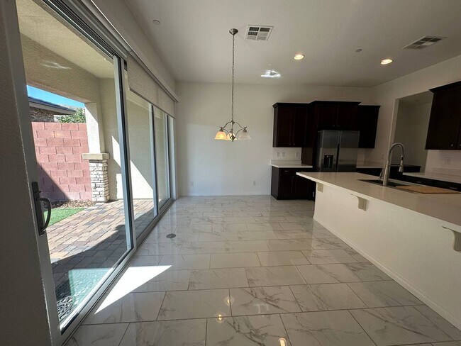 Building Photo - STUNNING LUXURY TOLL BROTHERS DESIGN TOWNH...