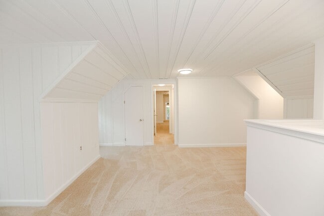 Building Photo - Beautiful Lake Home Rental in Norfolk!