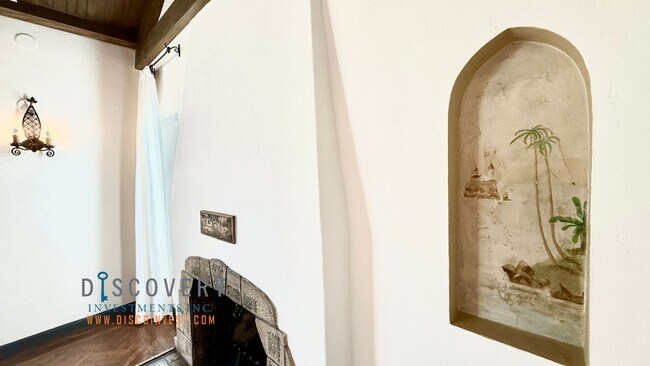 Building Photo - Oakmore 3+ Bedroom Spanish Mediterranean Home