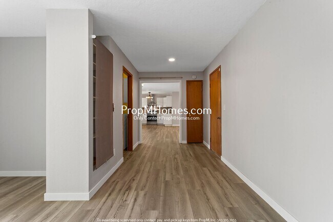 Building Photo - 2560 SE Spruce St