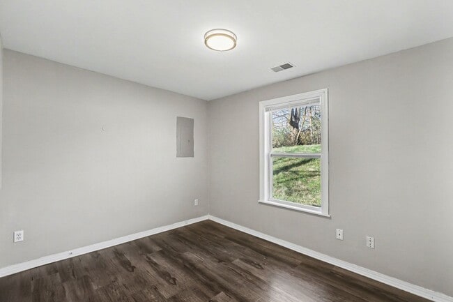 Building Photo - Charming 3 bedroom 1 bath in South Kansas City!!